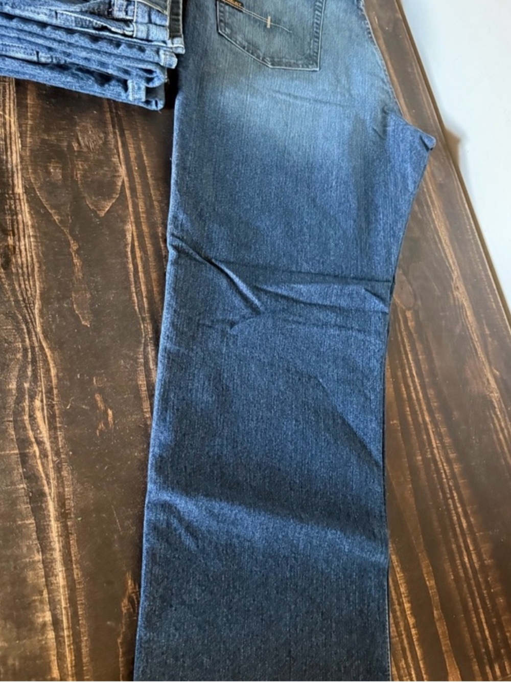 Ariat Men's Blue Lightweight Relaxed Jeans - Picture 3 of 6